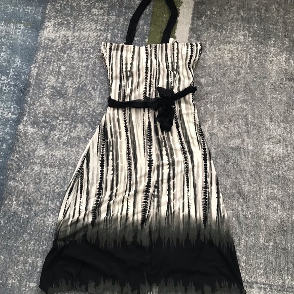 *SOLD* Ladies Midi dress - Picture 3 of 4